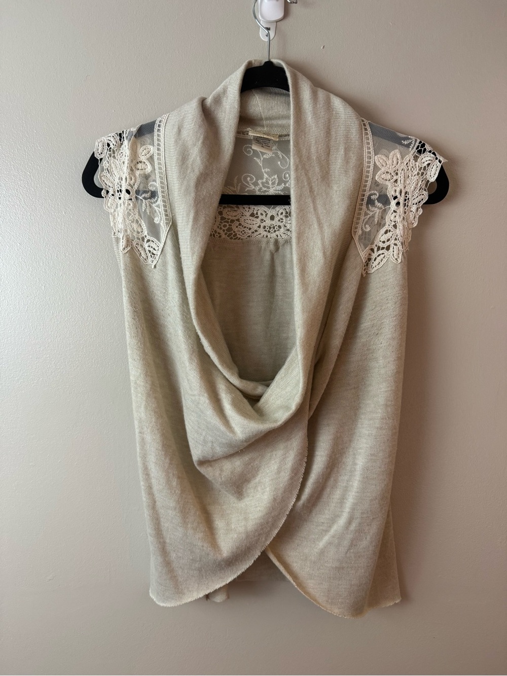 Daytrip The Buckle Sleeveless Lace-Trim Cowl Neck Top Medium